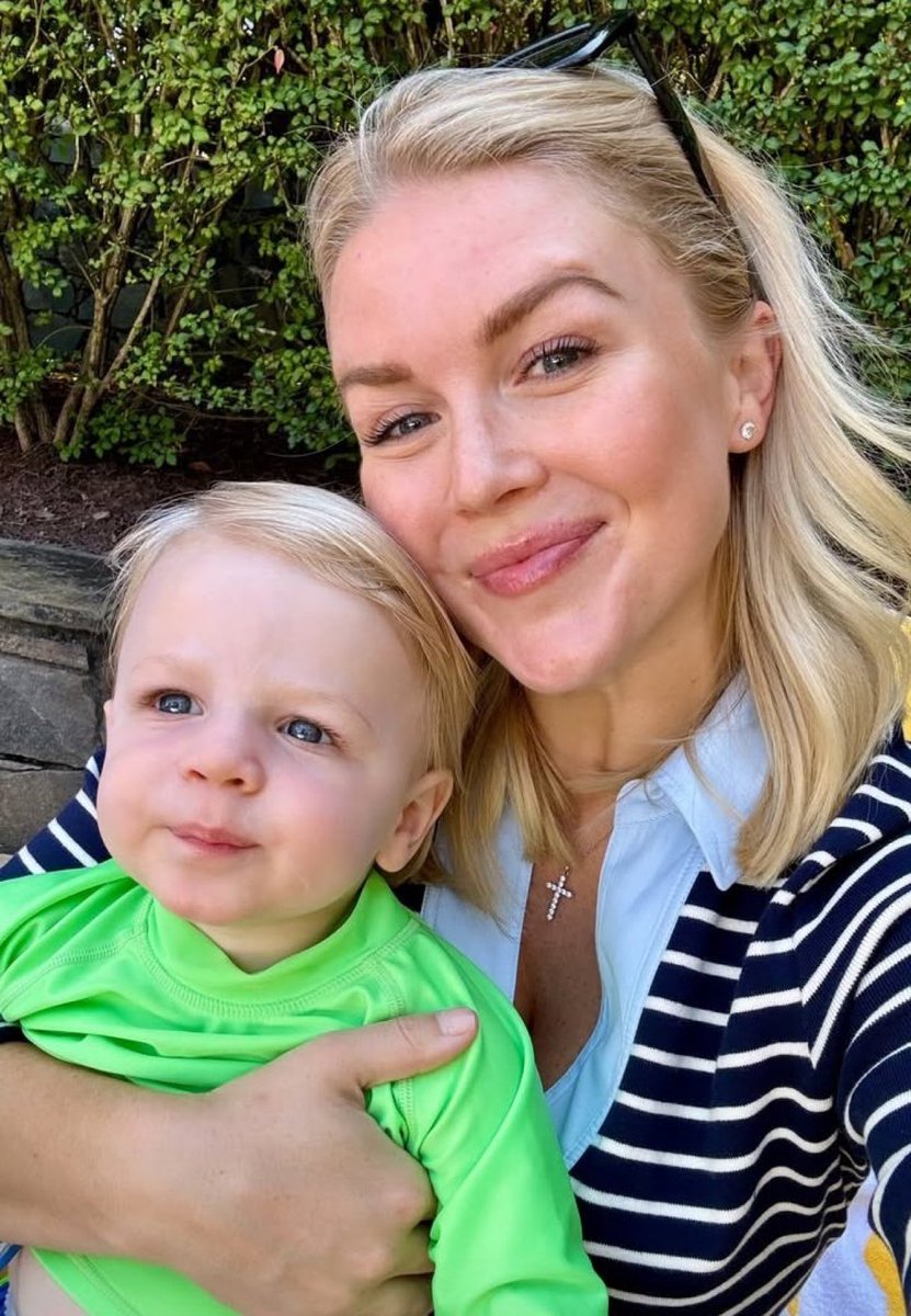 GodlyNations's tweet image. Do you find women with babies and no tattoos are more attractive 

Yes or No?