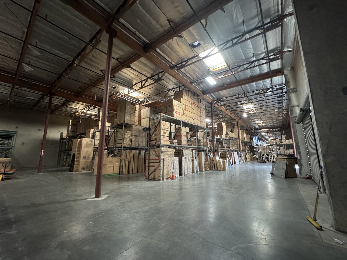 LeeAssociatesLA's tweet photo. For Lease | Gardena, CA
±44,350 SF industrial bldg w/ 24’ clear, 4 DH doors, 3 GL doors, sprinklered (.45/2,000), &amp; 800 amps. Prime access to 405/91/110.

💲 $1.35 Gross ($59,873/mo)
📍 18037 S Broadway

Contact Lee &amp; Associates for details. https://t.co/e0pUvUYL3P