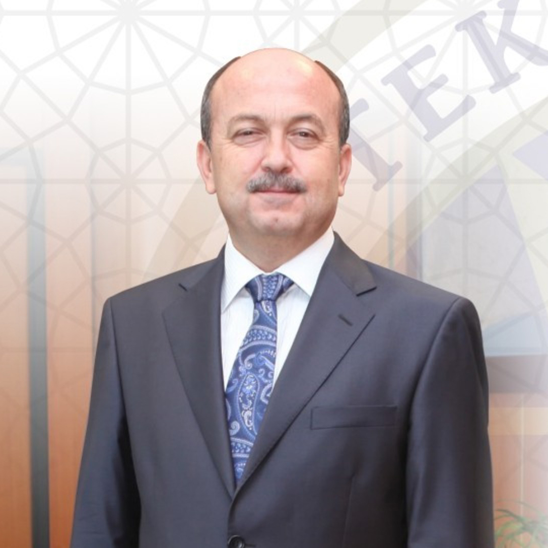 sukrumacun's tweet photo. Cumhurbaşkanımız Sn.Recep Tayyip Erdoğan’ın tensipleriyle Uşak Üniversitesi Rektörü olarak atanan Prof.Dr.Ahmet Demir hocamızı tebrik ediyor, görevinde başarılar diliyorum. https://t.co/WWTKhOCNll