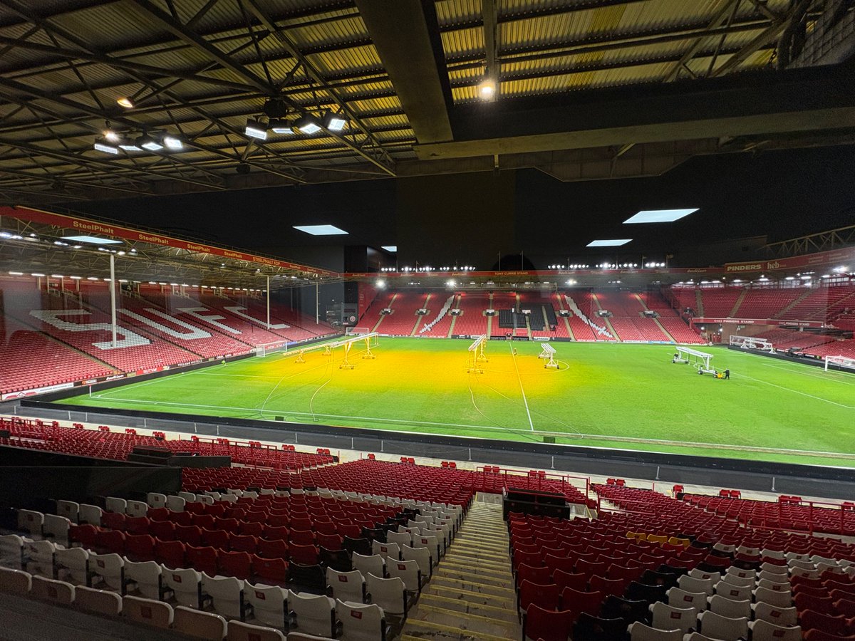 Rack_Pyper87's tweet image. A night at the lane listening to @leftpeg7619 🙌🏻