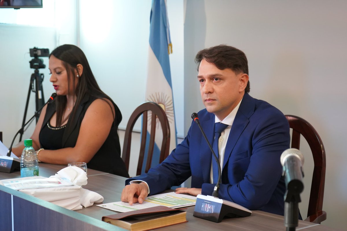 HelardFeltan's tweet photo. Ayer asumí nuevamente como presidente del HCD y agradezco profundamente la confianza. Me comprometo a trabajar con apertura, diálogo y consenso por la Alem que soñaron nuestros abuelos y construimos cada día. Gracias por el apoyo. Sigamos adelante, juntos. https://t.co/KCYHI2F53W