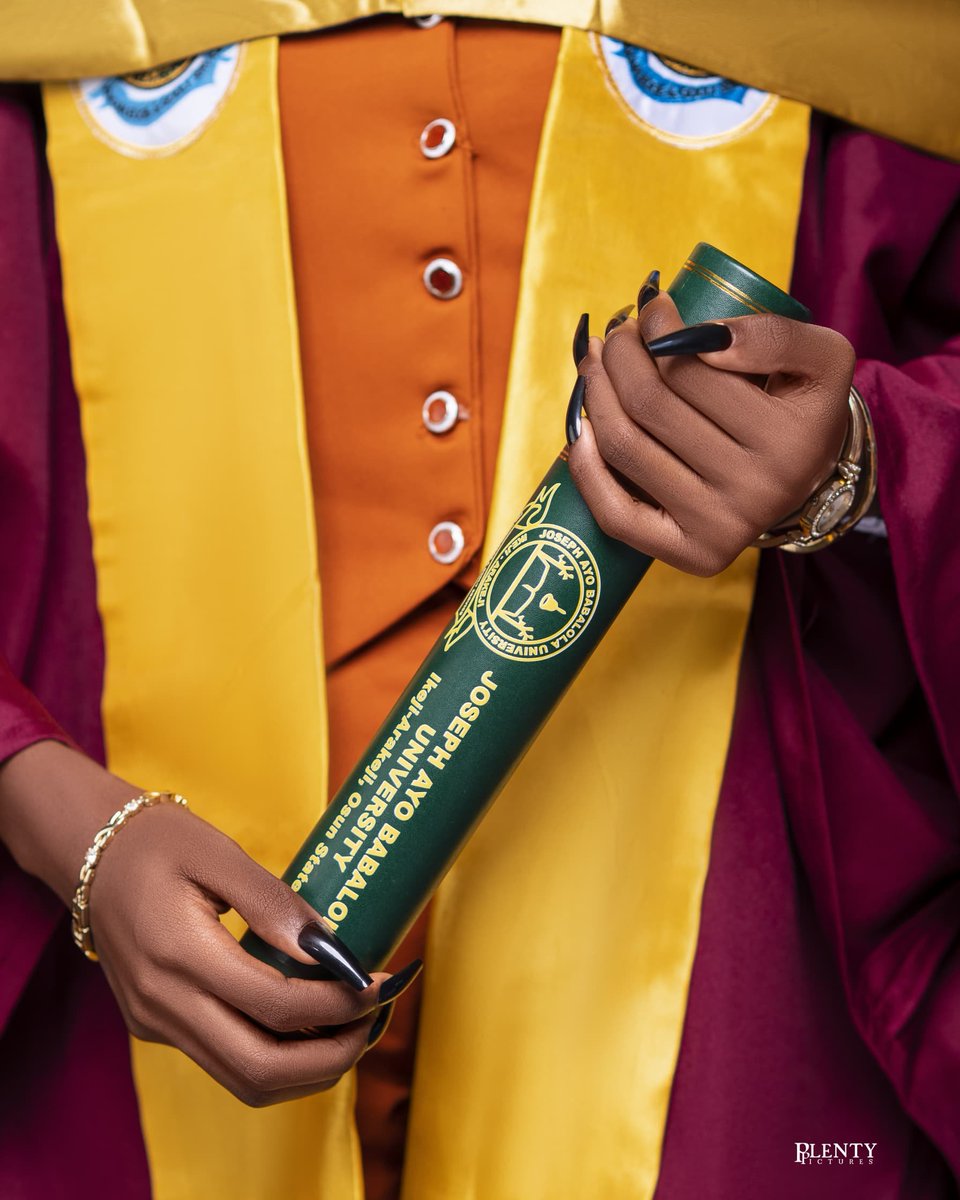 DaraSemiNikan's tweet photo. BACHELOR OF NURSING SCIENCE BAGGED!

SECOND CLASS HONOURS (UPPER DIVISION)

ALL OF GOD, NONE OF ME! https://t.co/cDviL0dzrg