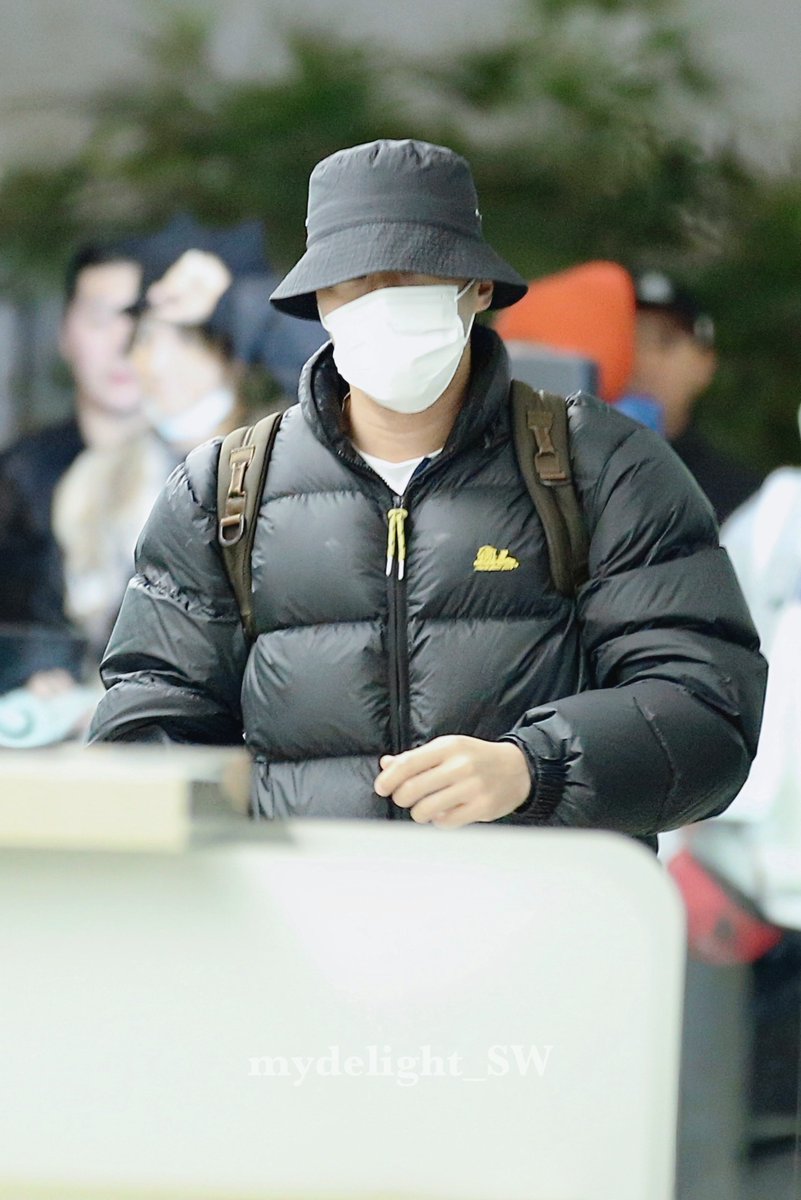 MyDelight_SW's tweet image. 251212 인천공항

바쁘다 바빠 시원사회ദ്ദി ˉ͈̀꒳ˉ͈́ )✧

올 해 너무 고생했어요!! 
25년도의 마지막 슈퍼쇼 화이팅💙

#시원 #최시원 #SIWON #崔始源 #シウォン 
#슈퍼주니어 #SUPERJUNIOR @siwonchoi