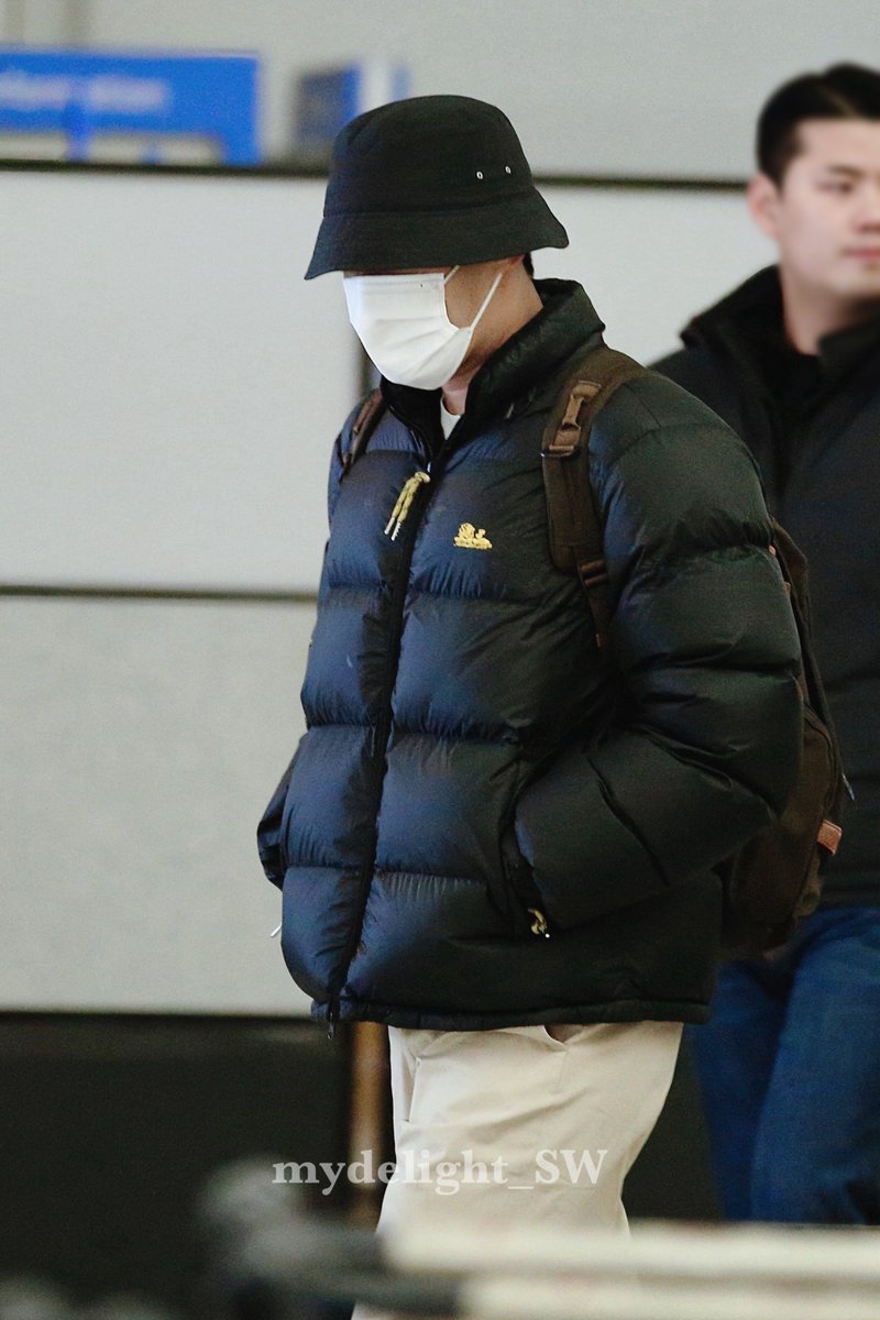 MyDelight_SW's tweet image. 251212 인천공항

바쁘다 바빠 시원사회ദ്ദി ˉ͈̀꒳ˉ͈́ )✧

올 해 너무 고생했어요!! 
25년도의 마지막 슈퍼쇼 화이팅💙

#시원 #최시원 #SIWON #崔始源 #シウォン 
#슈퍼주니어 #SUPERJUNIOR @siwonchoi