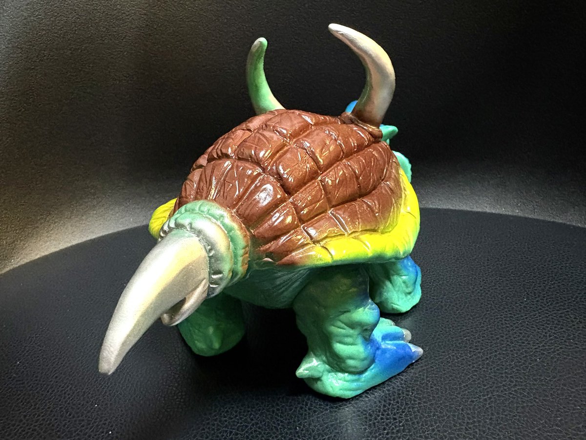 ブルマァク、#キングストロン。子供が壁に落書きしたイラストから誕生