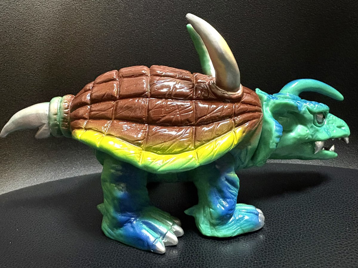 ブルマァク、#キングストロン。子供が壁に落書きしたイラストから誕生