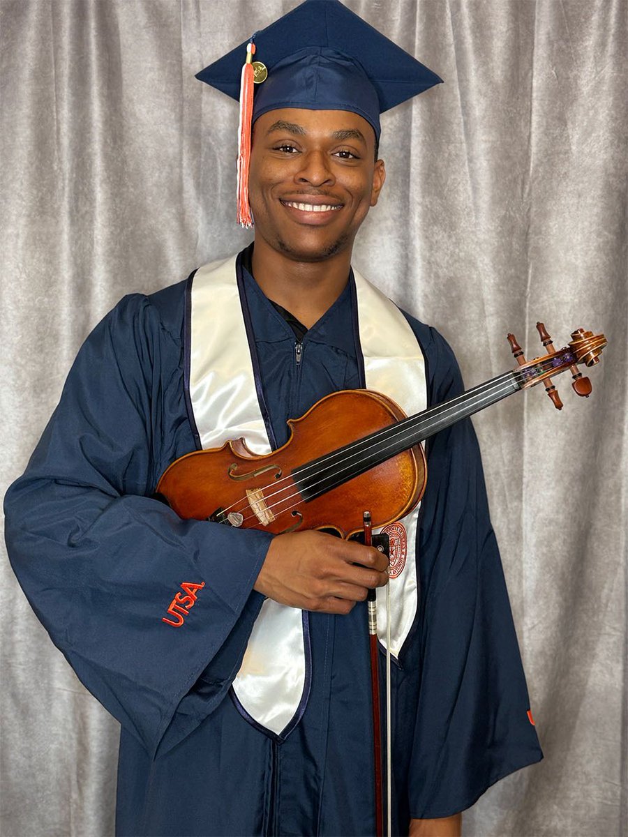UTSACOLFA's tweet image. Keith Beene is graduating with a BM in Music with a concentration in Violin Performance. His time at UT San Antonio opened doors that allowed him to grow as a musician and step into leadership roles that shaped his artistic identity.

Congrats, Keith! 🎉 

#UTSAGrad25 #UTSACOLFA