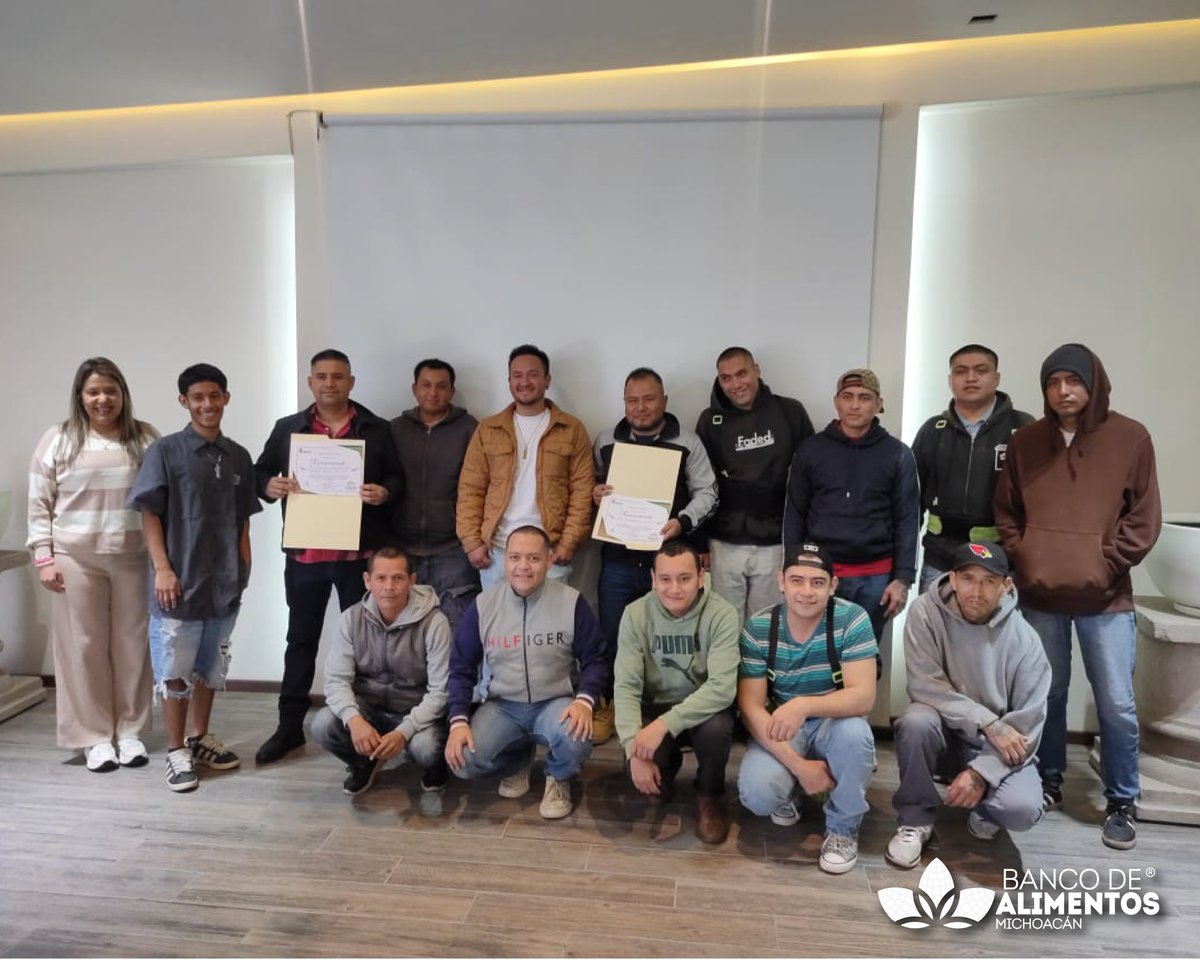 bamxMichoacan's tweet photo. 🎉 5 de diciembre, Día Internacional del Voluntariado
El Banco de Alimentos de Michoacán celebramos a quienes hacen posible nuestra labor diaria.

Reconocimos a los tres centros de rehabilitación que, con esfuerzo y corazón, nos apoyan cada semana: La Colina, Gravita y San Juan https://t.co/qMCfnVs8hE