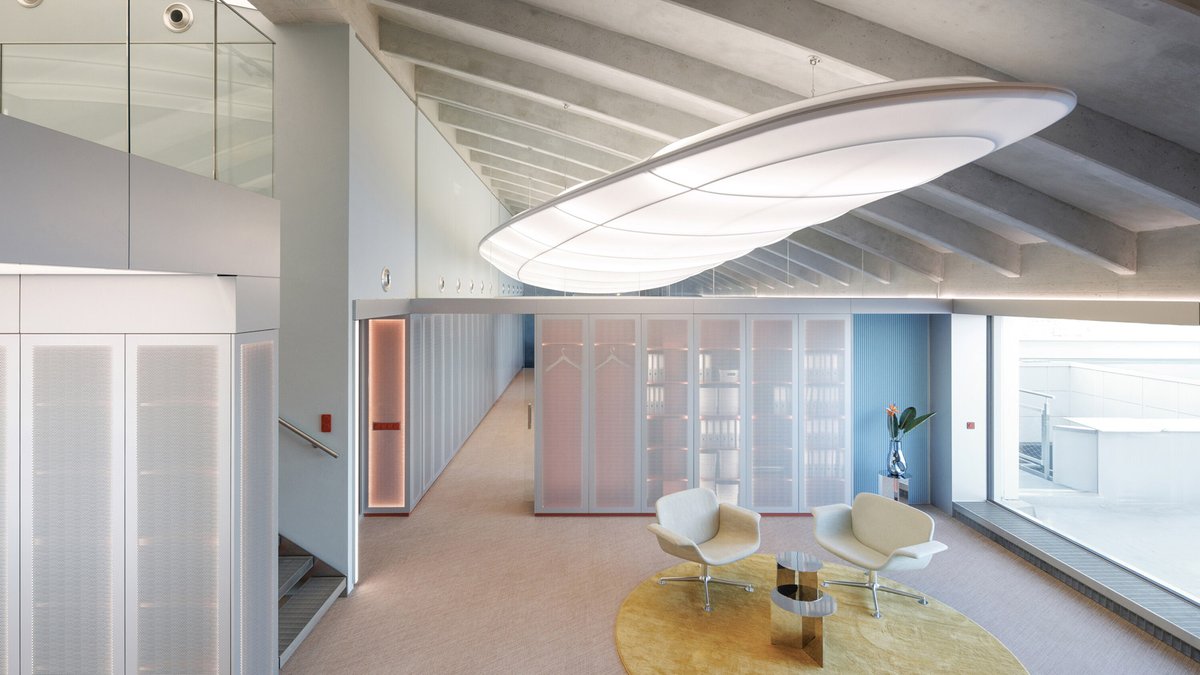 Cisarstudio creates "whale wing" lighting installation for Prague office revamp:
dezeen.com/2025/12/11/dev…
