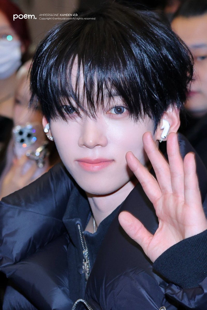 writeuapoem's tweet photo. 251212 GMP

🖤🐈‍⬛

#나캠든 #KAMDEN #앰퍼샌드원
#나두빈 #カムデン #AMPERSANDONE https://t.co/gPhisr8G0y