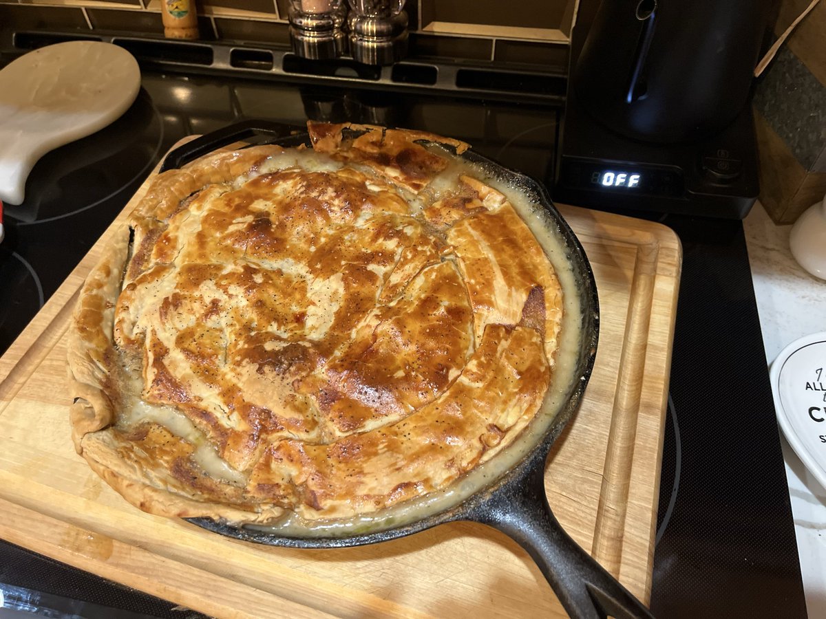 MarshlifePat's tweet photo. When you’re recovering at home and a friend drops off a homemade chicken pot pie! https://t.co/30CYrVrfju