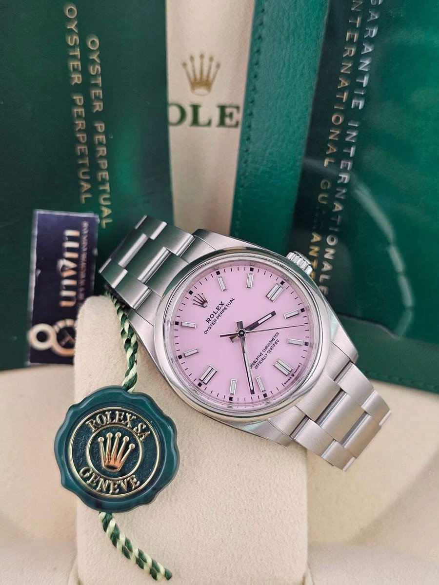nawazali271's tweet photo. Rolex 126000 Op, special sweet pink dial, rare, limited edition.
Very limited production, worth collecting. 95% condition.
Women's. Lightly used. Complete with box and manual.
Size: 36 mm.
Box, NFC card, authentic Rolex coin model.
Green.
USD 11,885 https://t.co/roIsX1TeLl