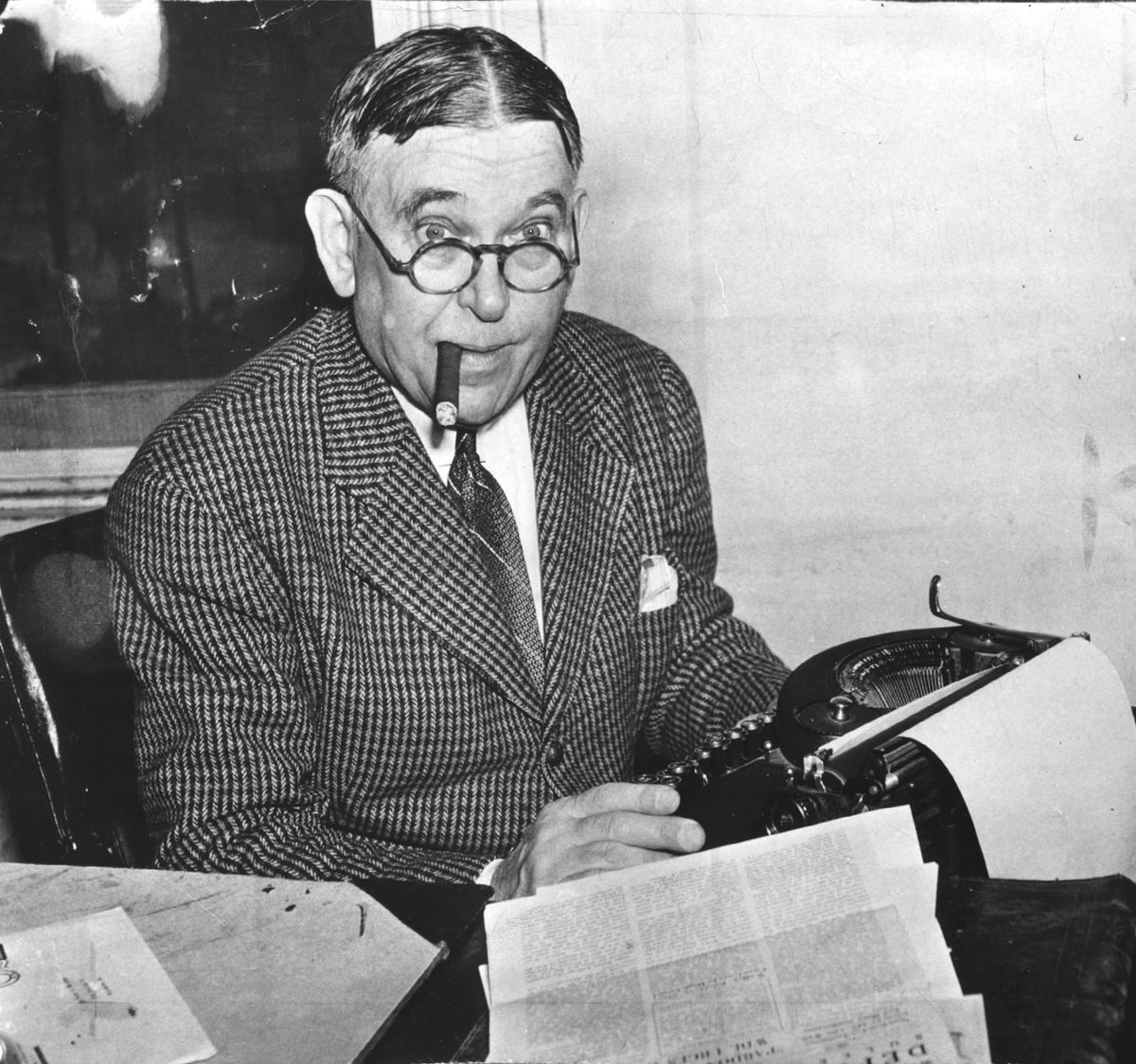 QuotesforGoal's tweet image. "Vive de tal manera que puedas mirar fijamente a los ojos de cualquiera y mandarlo al diablo"

Henry Louis Mencken