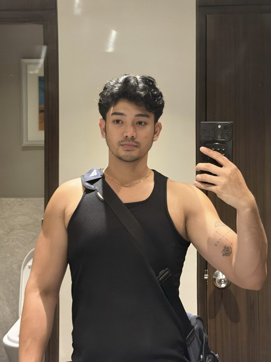 thejayarellano's tweet photo. Hi 🥀 https://t.co/9cEzB8uZsI