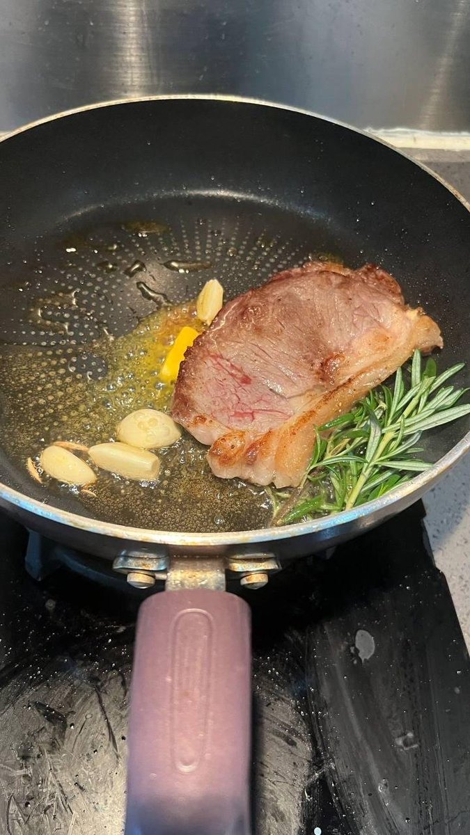 linuxsdc's tweet image. The steak is sizzling, the sandwich is calling, and my hunger is real. Who’s with me? 🔥🥩🍞 #FoodGoals #usalife #America #Food