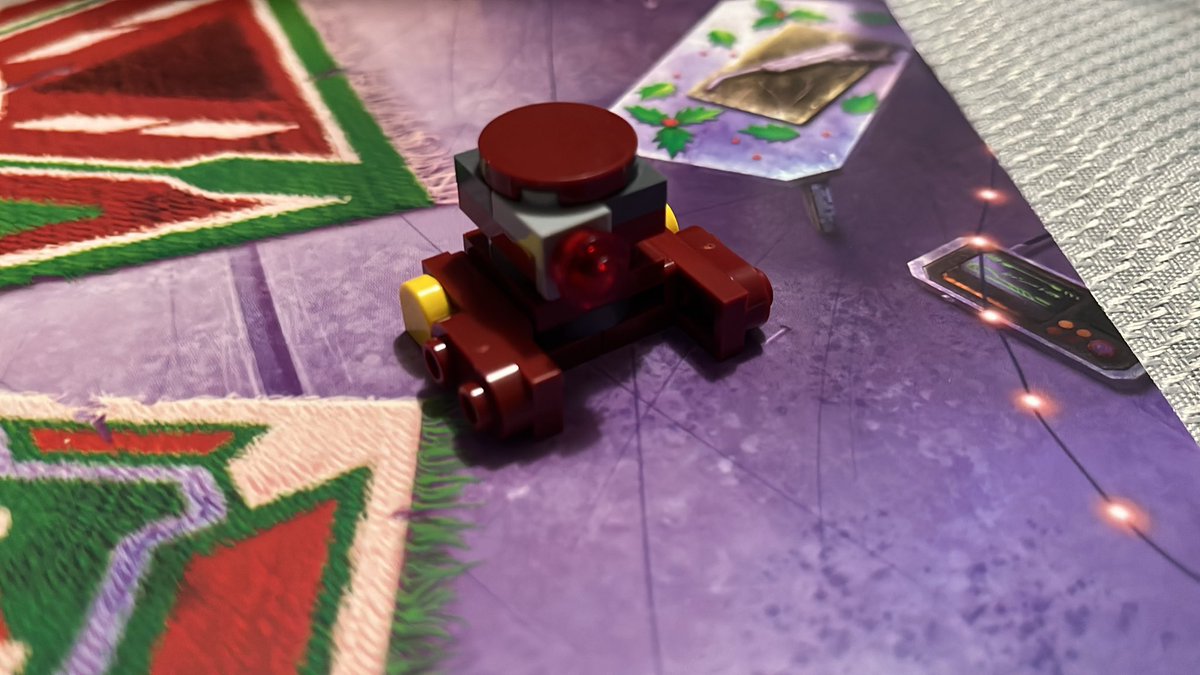 atimson's tweet photo. On the eleventh day of Christmas my calendar brought to me: Cassian’s droid from the Andor streaming series. #legostarwars #adventcalendar https://t.co/10sIBIbzl9