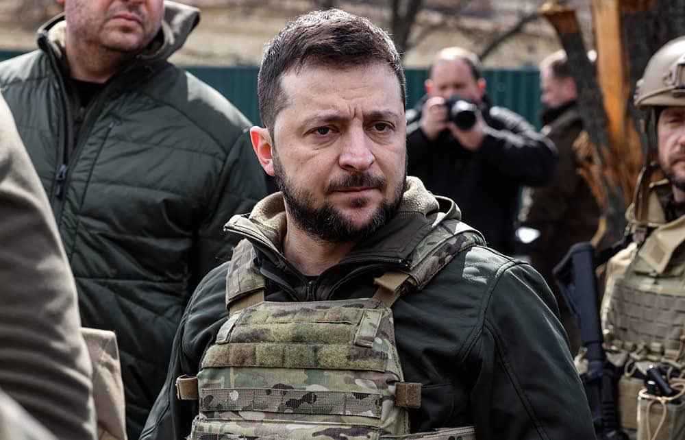 PawlowskiMario's tweet photo. It’s not even comparable but i absolutely understand how much pressure Zelenskyy need to withstand from all the sides. The guy is undisputed hero of our times. 🇺🇦🫡 https://t.co/64hFHjK4jQ