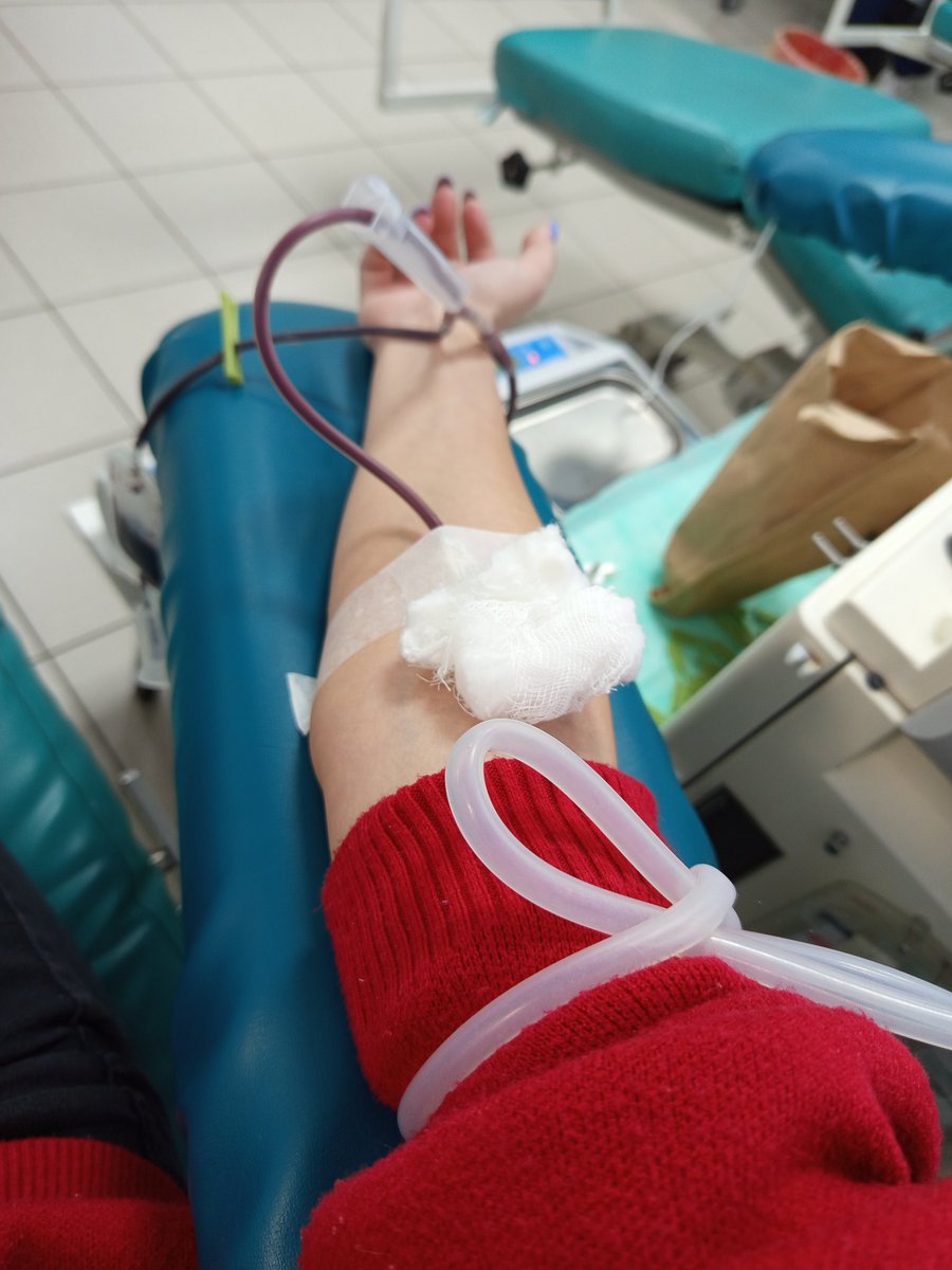 Всегда хотела быть донором, но по разным обстоятельствам не складывалось. То гемоглобин низкий, то вес. С 18 лет подавала заявки и никак не проходила. Хотя и группа крови 4-я отрицательная, и врачи говорили, что какие-то полезные компоненты есть. В 26 лет я смогла! 2-я донация ❤️‍🩹