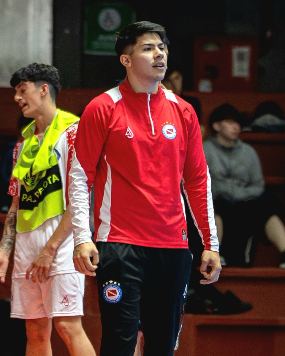 FutsalAAAJ's tweet image. #AAAJ 🏆 ¡A LA FINAL DE LA COPA DE LA LIGA!

¡#ElSemilleroDelMundo 🌎 termina el año en @LAAMBAOK con la posibilidad de jugar una final! 🙌

🔝 Argentinos quedó como líder del grupo B y ahora la tira completa enfrentará a Flores Club, el puntero del grupo A.

#VamosBicho 🐞