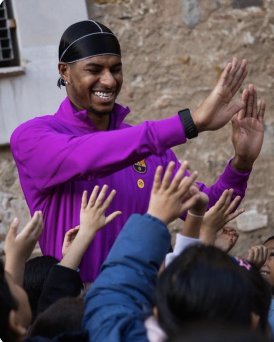 Un jugador magnífico y una persona socialmente comprometida. Gracias por dar este ejemplo. Grande Marcus !!