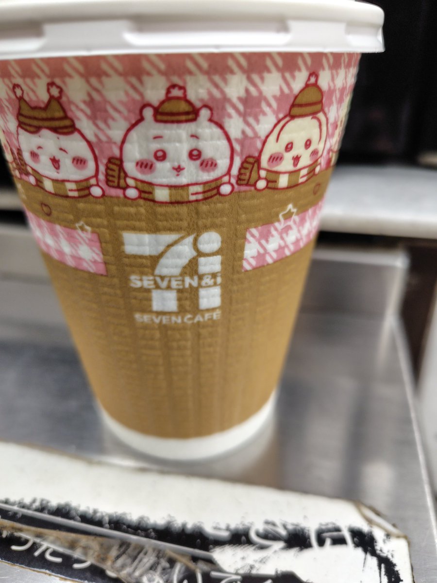 朝の一杯。

セブンイレブンのちいかわコラボでホットカフェラテをいただきます。
このパッケージ、何かと使えそうだなwww

#今日の一杯 #セブンイレブンちいかわ