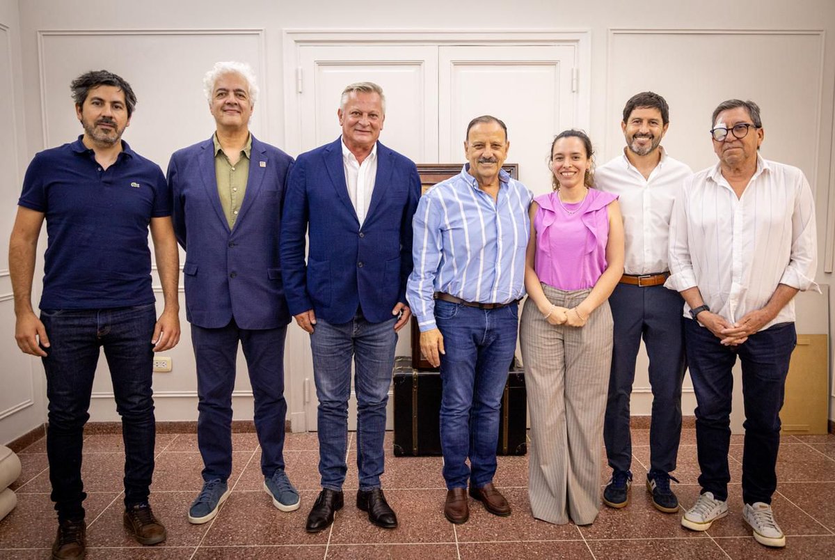 🔎 Nueva exploración minera en La Rioja

El gobernador y presidente del PJ, <a href="/QuintelaRicardo/">Ricardo Quintela</a>, se reunió con representantes de Pampa Exploración (NGEx Minerals – Grupo Lundin), que comenzará sondajes en busca de cobre y oro en Solitario 17.

Un proyecto que abre nuevas