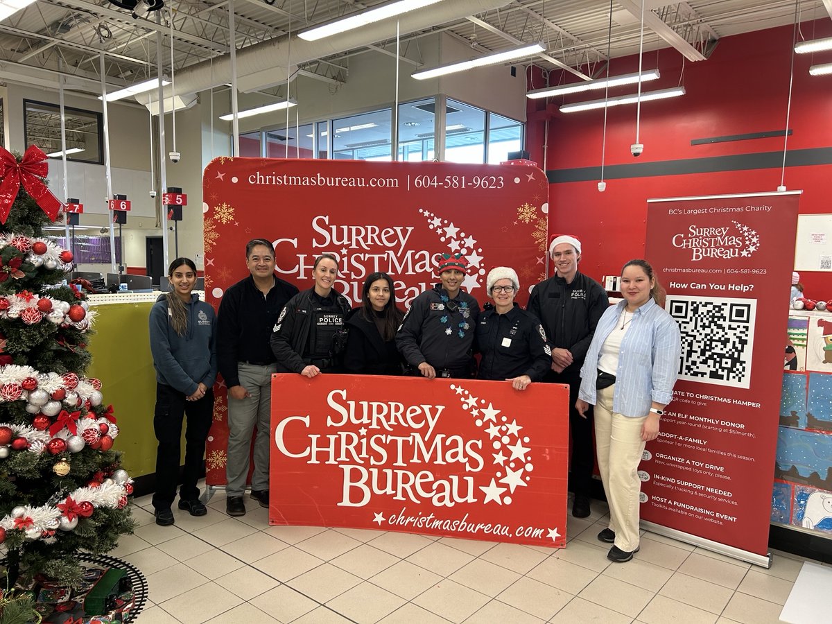 surreyps's tweet photo. Earlier this week, our Abilities Management team, S/Sgt. Furgason, volunteers, and pre-recruits were helping out at the @SurreyChristmas Bureau! We're grateful for this opportunity to support children and families in Surrey this holiday season. #SPSintheCommunity https://t.co/XqueiU8GWw