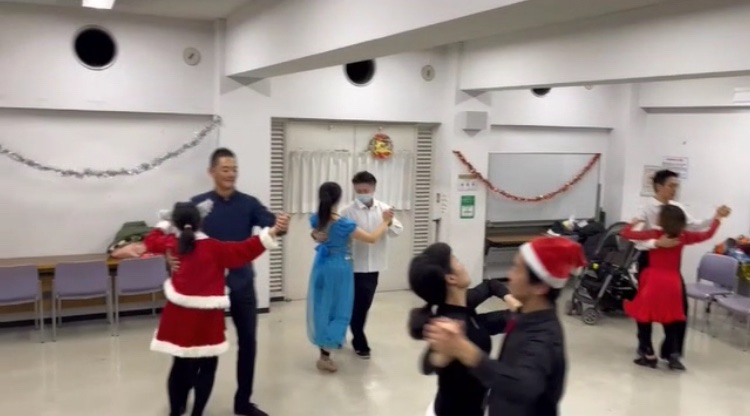 popcorn_unite's tweet photo. 先週末は少し早いクリスマスパーティーでした🎄
そして、早いもので明日土曜日の阿佐ヶ谷での例会が今年の踊り納めとなります⭐️ https://t.co/UDKXEbUGEk