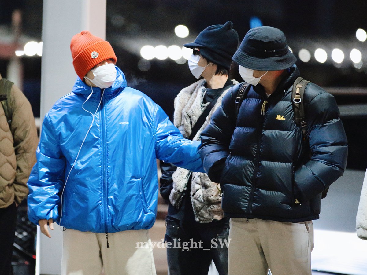 MyDelight_SW's tweet image. 251212 인천공항

만나면 팔짱부터 끼는 친구사이💙

#시원 #최시원 #SIWON #崔始源 #シウォン 
#동해 #DONGHAE #SUPERJUNIOR