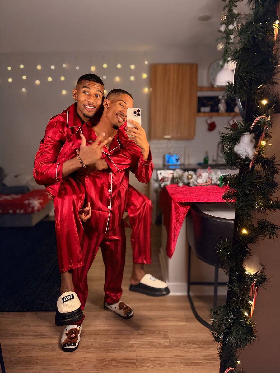 kasaunamari's tweet image. It’s Giving Christmas 🎄🎅🏽❤️