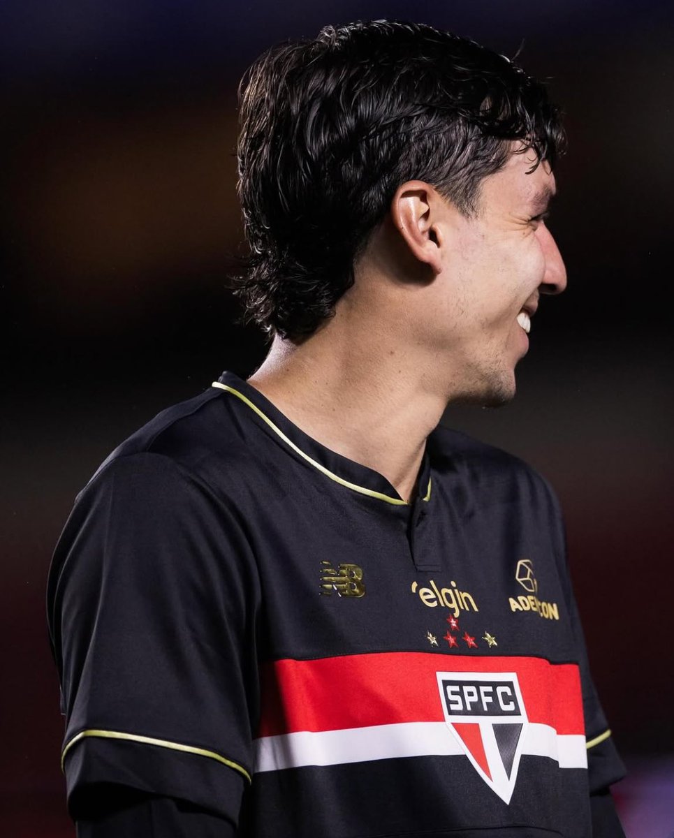 ATENÇÃO 🚨 

Botafogo FORMALIZOU uma proposta por Nahuel Ferraresi, do São Paulo. A proposta é um empréstimo com opção de compra.

— TF