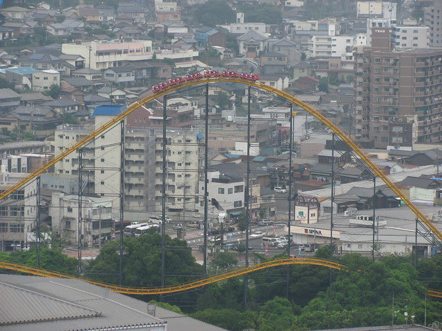 Titan Max was a fascinating massive Arrow coaster with a hyper style layout, but stood just under 200ft. It operated at the now defunct Space World in Japan🇯🇵 before being demolished following the parks closure in 2018.