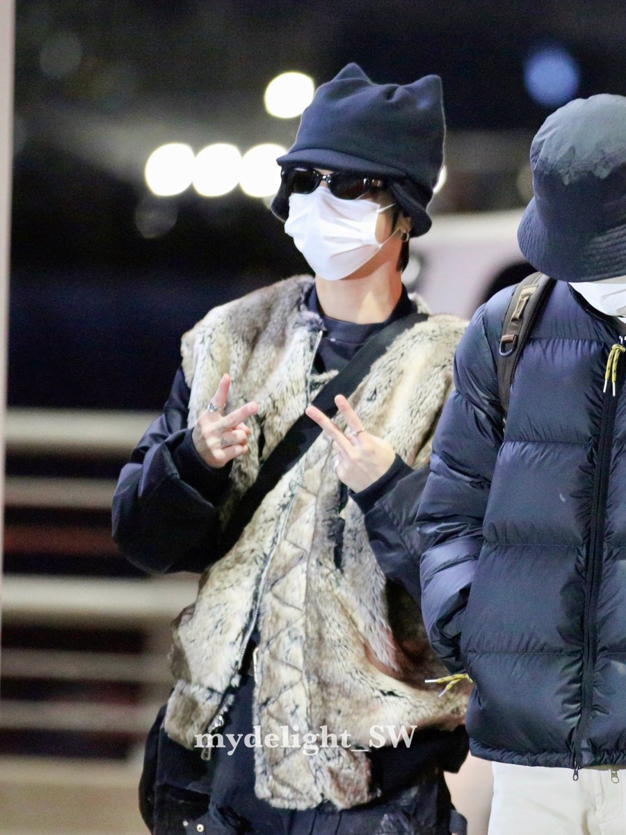 MyDelight_SW's tweet image. 251212 인천공항

어떤 고양이가 굉장히 귀여우셔서…😽

#예성 #YESUNG 
#슈퍼주니어 #SUPERJUNIOR