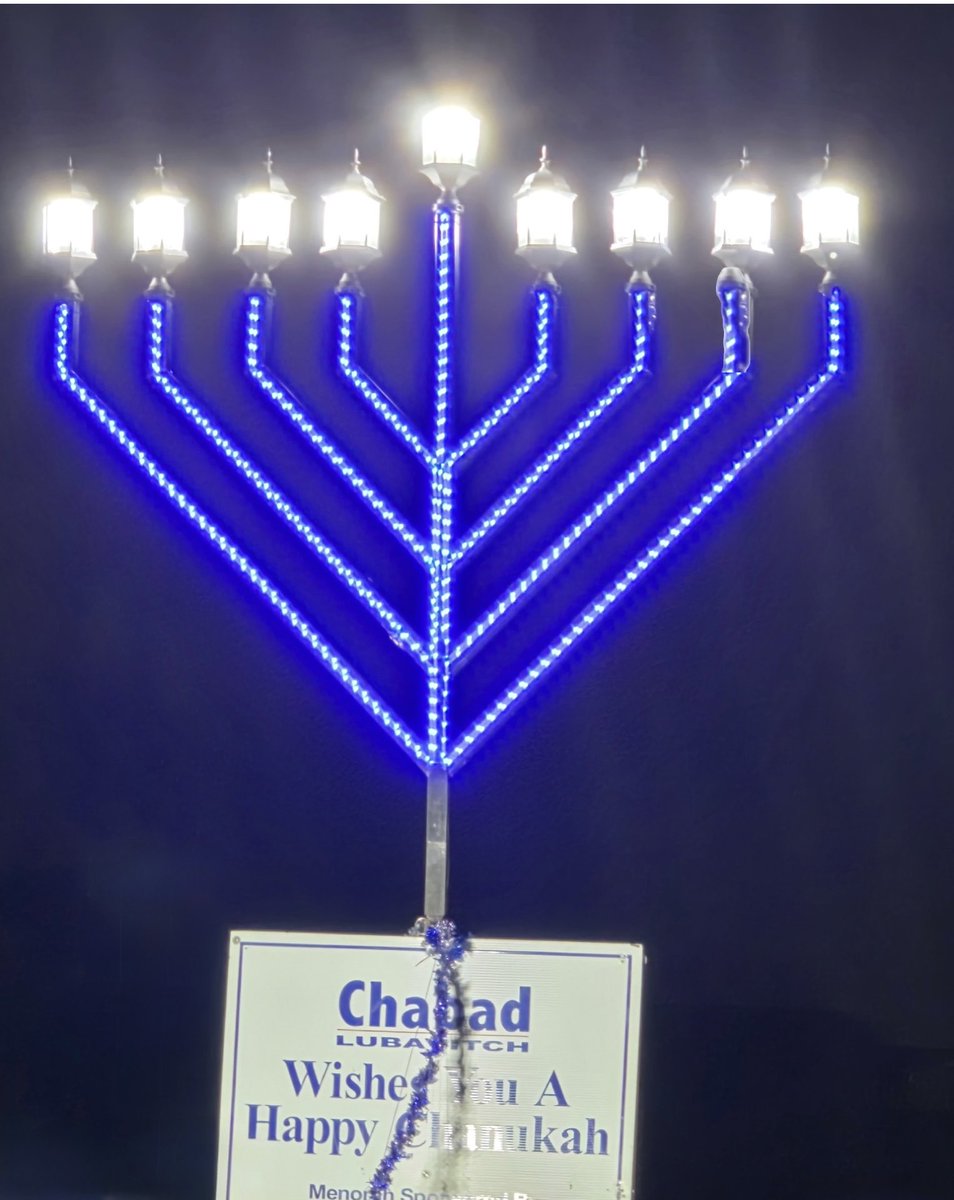 ZLEDLighting's tweet image. 🕎A #HappyHanukkah 💡For a decade, the #menorah at Barclay Shpg Ctr  in Cherry Hill, NJ has had a long-lasting LED glow of #ZLEDLighting #CornLamps.💙Proud to help this beautiful community tradition shining yearly. May your Hanukkah be filled with #light, #peace, &amp;amp; #celebration.