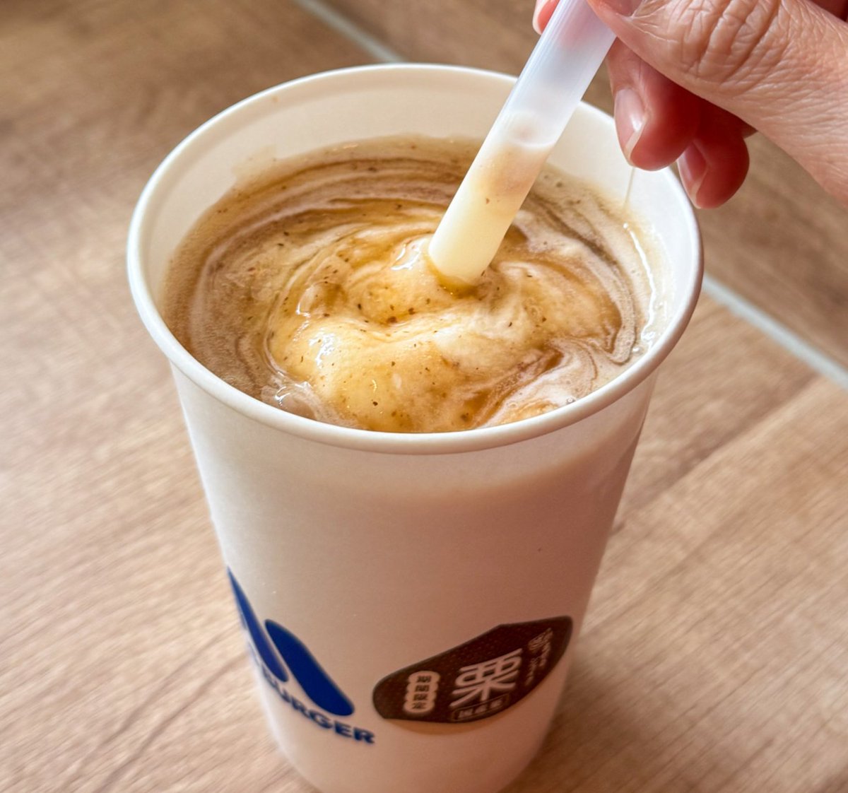 皆さんはどれくらいの混ぜ具合がお好みですか？🥤
『まぜるシェイク 栗🌰』