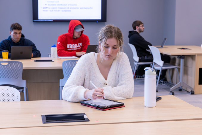 bradleyu's tweet image. Take a deep breath 😮‍💨 You’re almost to the finish line 🏁It’s time for finals!

#BradleyBraves #FinalsWeek #YouGotThis