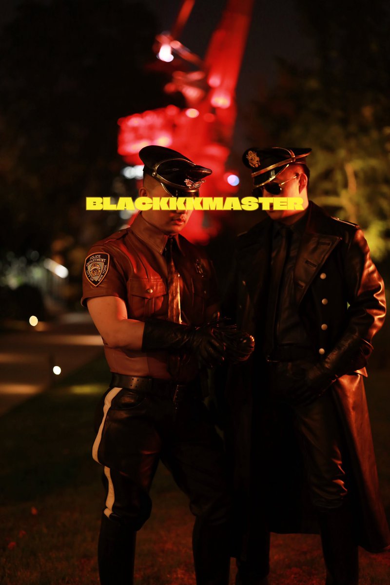 DavidWo98918930's tweet photo. Twin in Leather
#leather #leatherman #meninleather #boots #brutal #bdsmِ #dom #bootlust #tomoffinland https://t.co/p0hPPwsUbc
