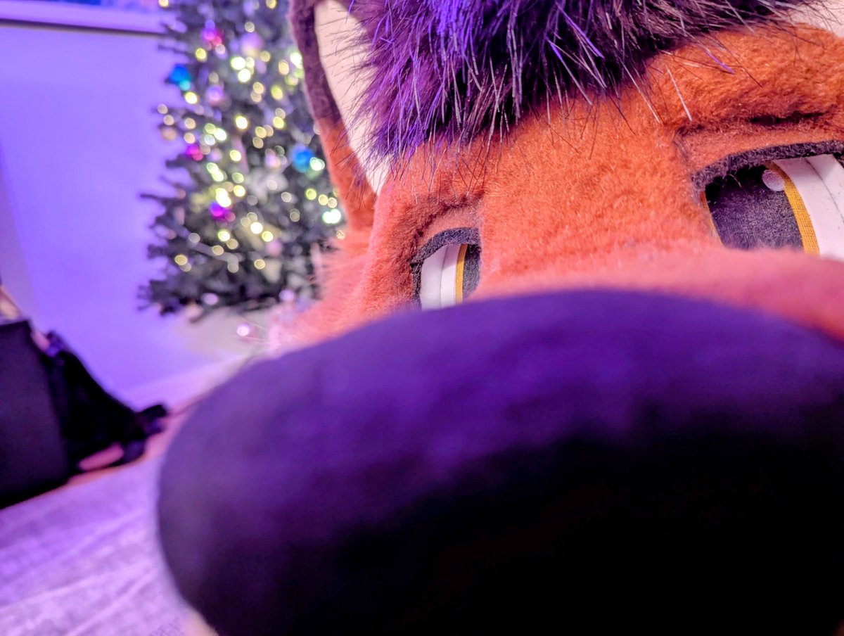 RustiDhole's tweet image. 👃 ANY GAMES ON UR PHONE?!?👃

🪡 @MadeByMercury
#FursuitFriday #Furry #Fursuit #Dhole
