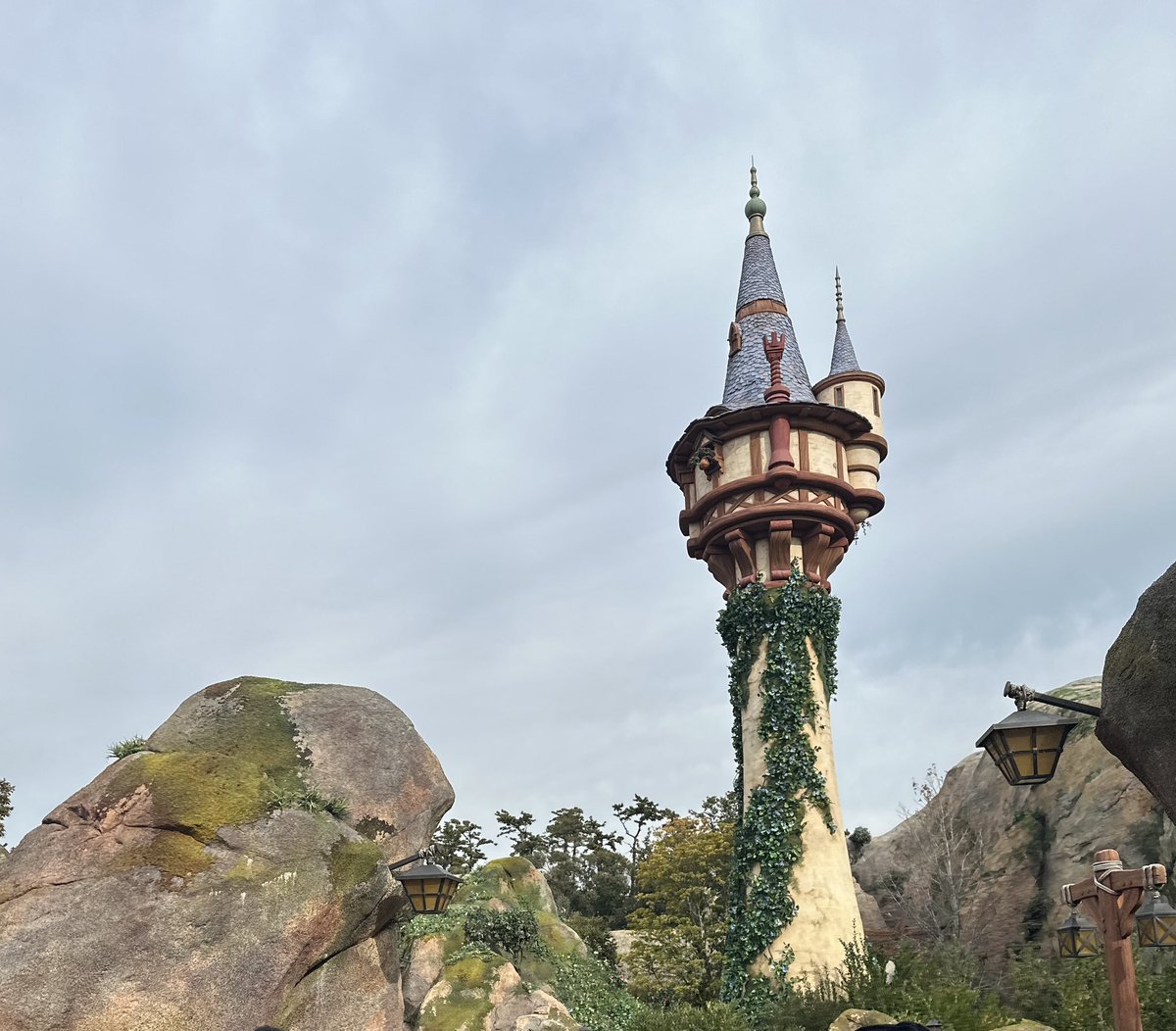Mikaa_213's tweet photo. Yesterday I went to Tokyo Disney Sea for the first time.

I was happily surprised that my highlight of the day was the Peter Pan Ride and not the Tangled one. Really enjoyed them but Peter Pan was just amazing https://t.co/bpZs3v3wVE