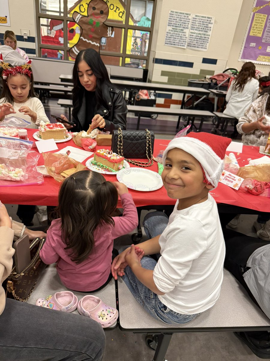 dmorrison_PHES's tweet photo. Had so much fun building gingerbread houses with my second graders!🫶🏻♥️ #TeamSISD https://t.co/TVv4wDZZWi