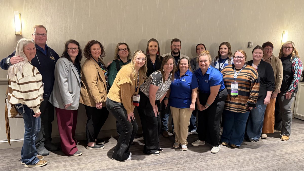 ByronErnest's tweet photo. 💫 It has been an awesome week at @NAAE & @actecareertech #VisionCTE25. ❤️ Loved spending time with and doing a workshop for @NationalFFA Teacher Ambassadors! This has been a great week at the Gaylord Opryland Resort in Nashville, Tennessee. #education #TeachAg https://t.co/bqtQbxpmYd