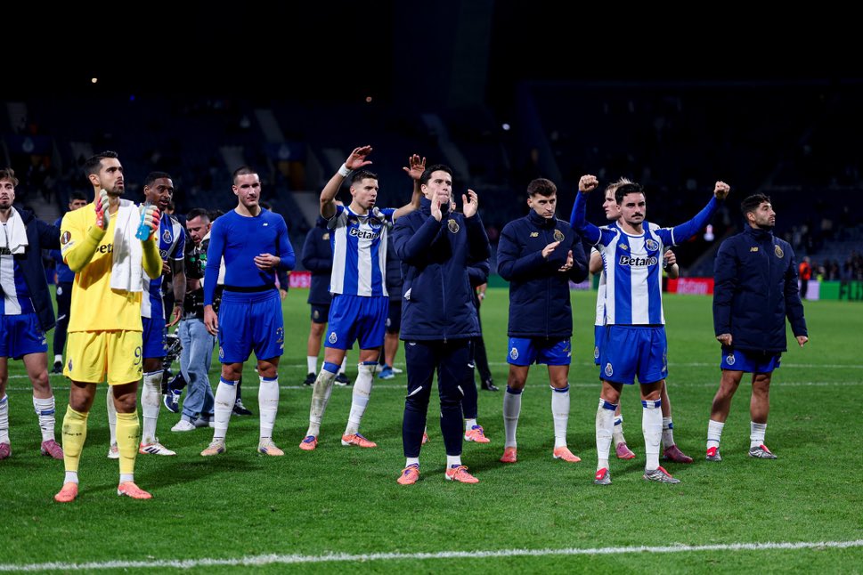 ✨ 𝐌𝐀𝐈𝐒 𝐔𝐌𝐀 𝐕𝐈𝐓𝐎́𝐑𝐈𝐀

4.ª vitória europeia. Jogo muito consistente, estamos top 8 mas ainda precisamos de mais pontos para garantir os oitavos.
Vamos Porto!