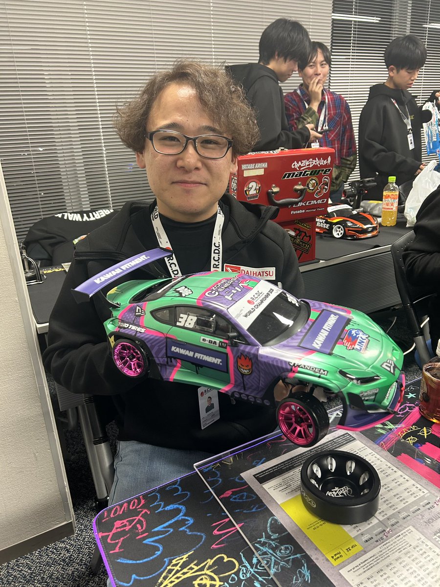 R.C.D.C世界大会会場にてBuzzbreakアイテムで参戦したエントリーユーザーマシン。

この大会に挑まれたユーザー様の拘りが詰まったマシン。

#rcdc 
#rcドリフト 
#拘りのマシン