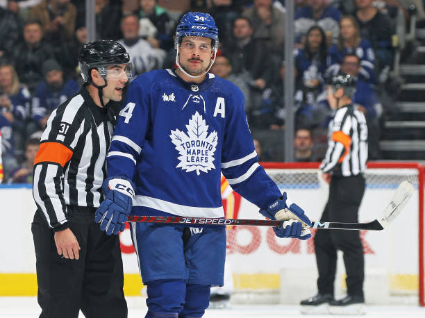ScoutingTheRefs's tweet photo. Sharks vs. Maple Leafs
Referee: Francis Charron #6
Referee: Michael Markovic #31
Lines: Brad Kovachik #71
Lines: Shawn Oliver #66
https://t.co/piS0ubEj0l
#TheFutureIsTeal #LeafsForever #SJSvsTOR #NHL https://t.co/R9cpMXyirs