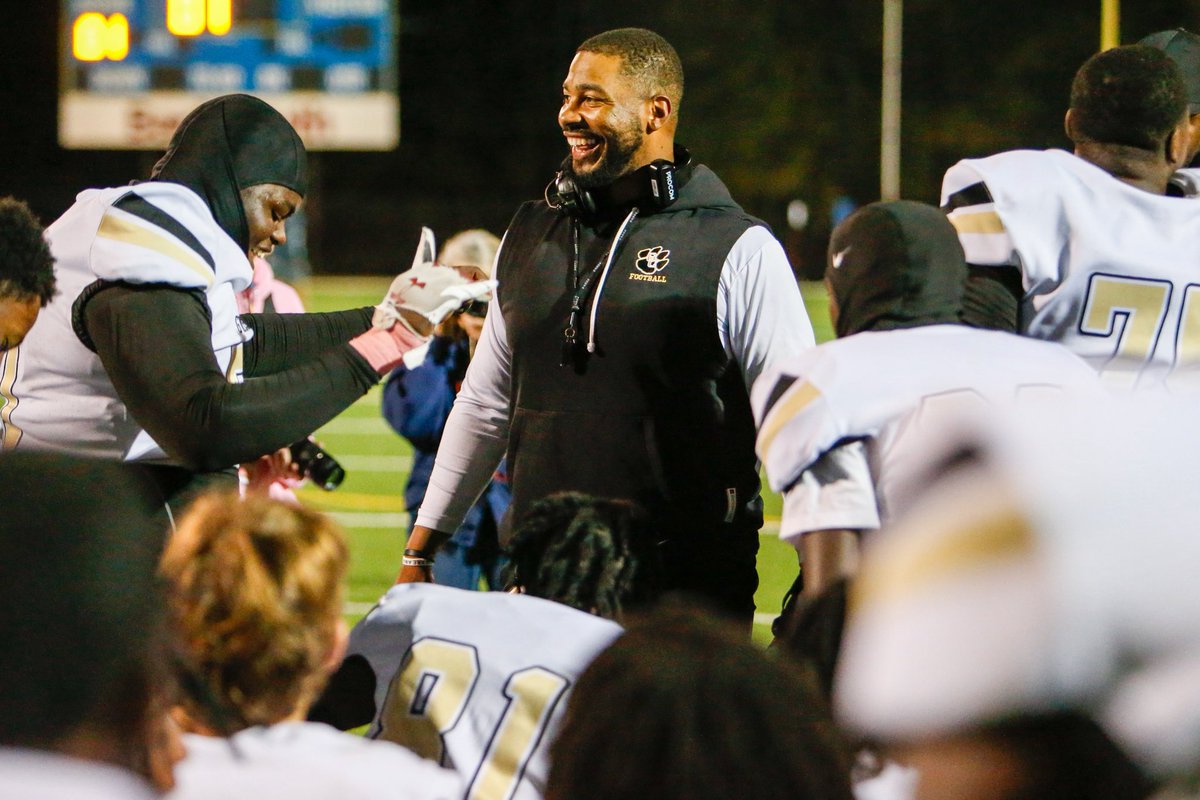 LM_Sports_Media's tweet image. BREAKING: Greene County High School head football coach Darius Robinson has been arrested by the Georgia Bureau of Investigation after allegedly choking and hitting several of his players.
lakeoconeenews.us/greene-county-…
