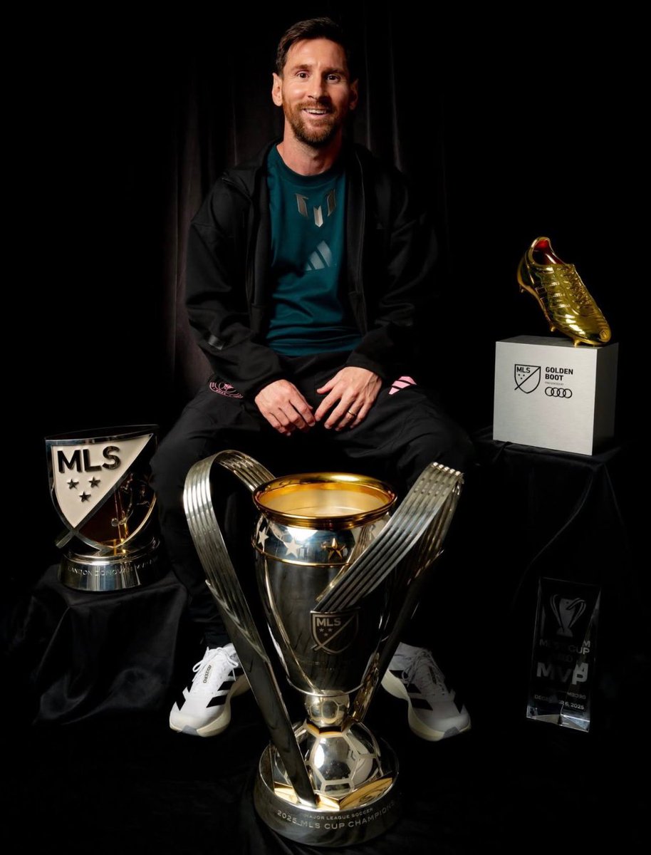 Así se ve LA MEJOR TEMPORADA INDIVIDUAL en toda la historia de la MLS. Campeón siendo MVP, Bota de Oro y mejor jugador de la final. ¡Ah! Y firmó ¡¡35 GOLES Y 23 ASISTENCIAS!! en 34 partidos disputados durante la temporada. Con 38 años de edad, Lionel Messi logró lo nunca antes