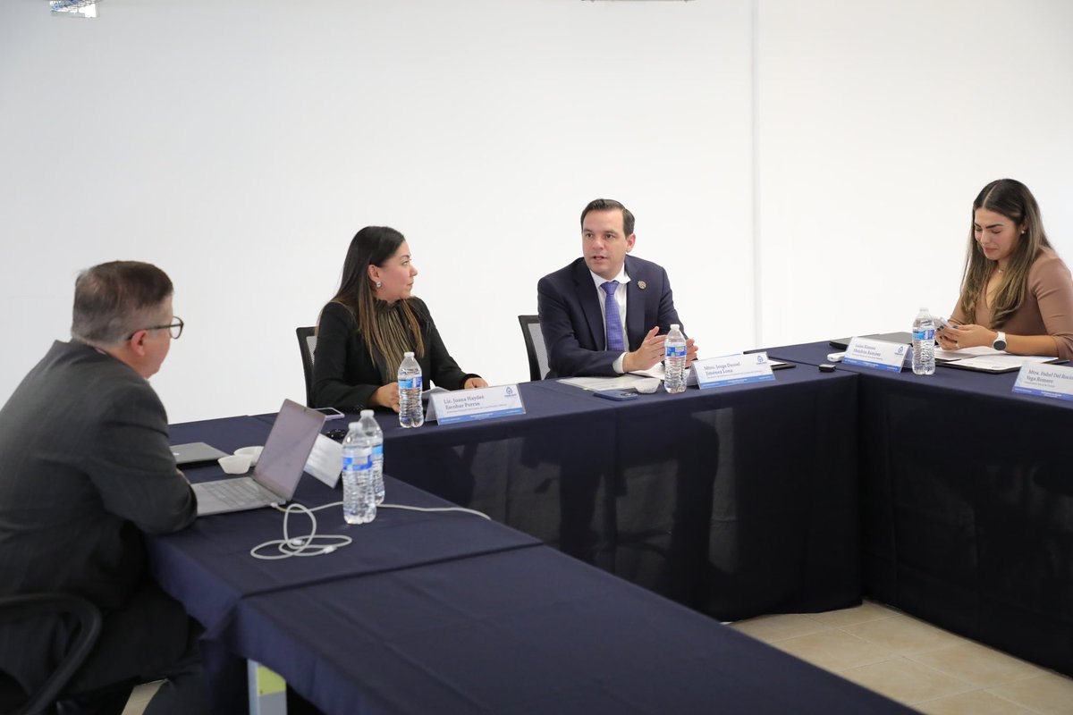 En sesión de la Junta de Gobierno del <a href="/cclgente/">Centro de Conciliación Laboral de Guanajuato</a>, refrendamos la importancia de la armonía laboral, reconocemos a todos nuestros compañeros del Centro de Conciliación que dan su máximo esfuerzo y nos permite tener 87% de eficiencia en la solución de los conflictos laborales,