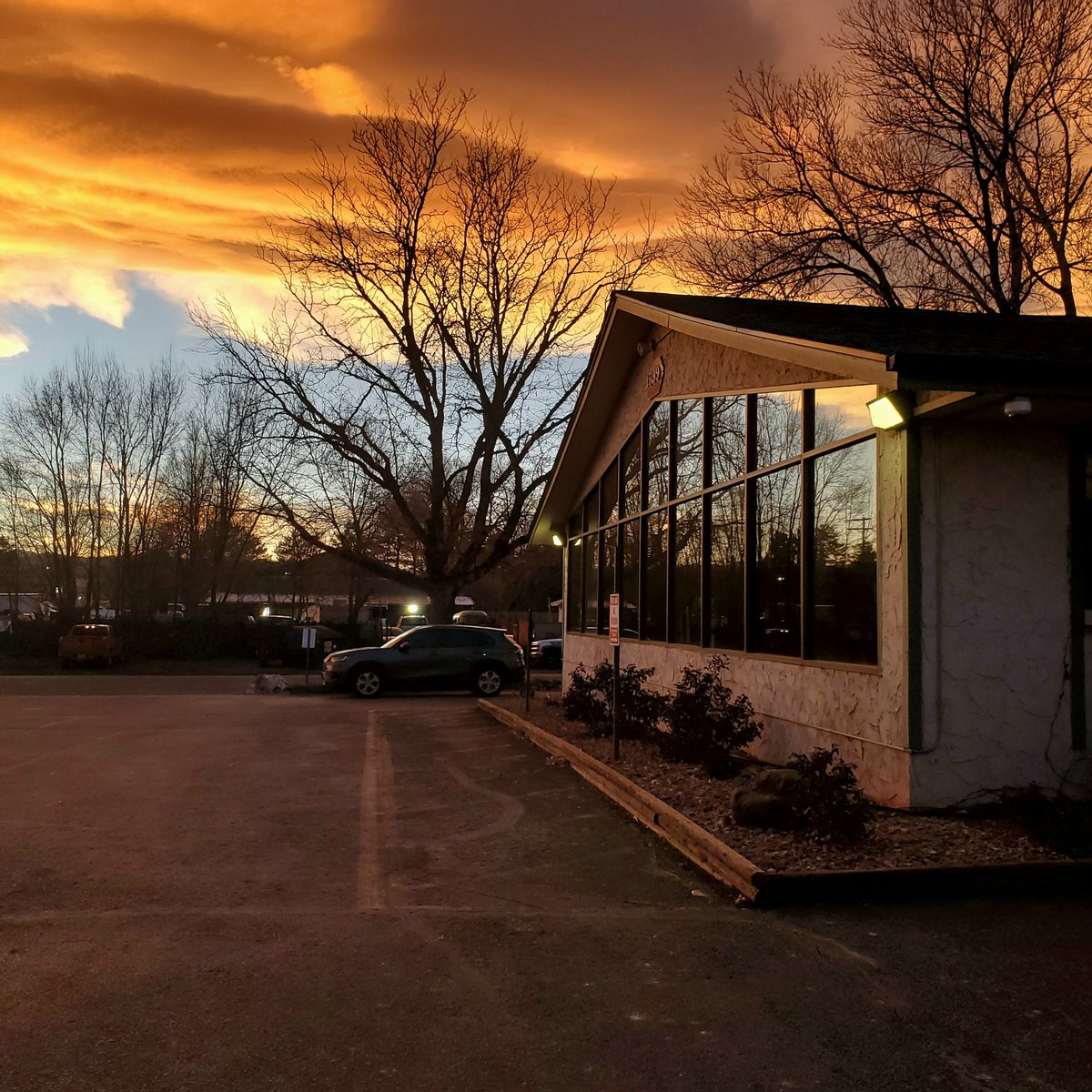 My gosh, what a sunset over Denver right now! 🤠
#cowx