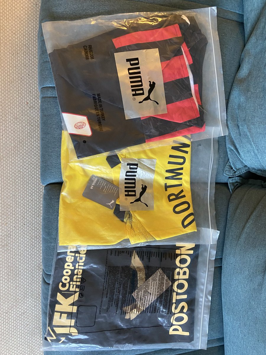 L_Jacobs's tweet photo. Finalmente chegaram, depois de atrasos e mudanças no envio elas estão aqui!! Qualidade absurda como no primeiro pedido, tecidos e detalhes padrão demais. Menção honrosa aos adms das plataformas da @JINfutebol que dão aquele suporte top demais!!!! https://t.co/o3KXDkqxyH