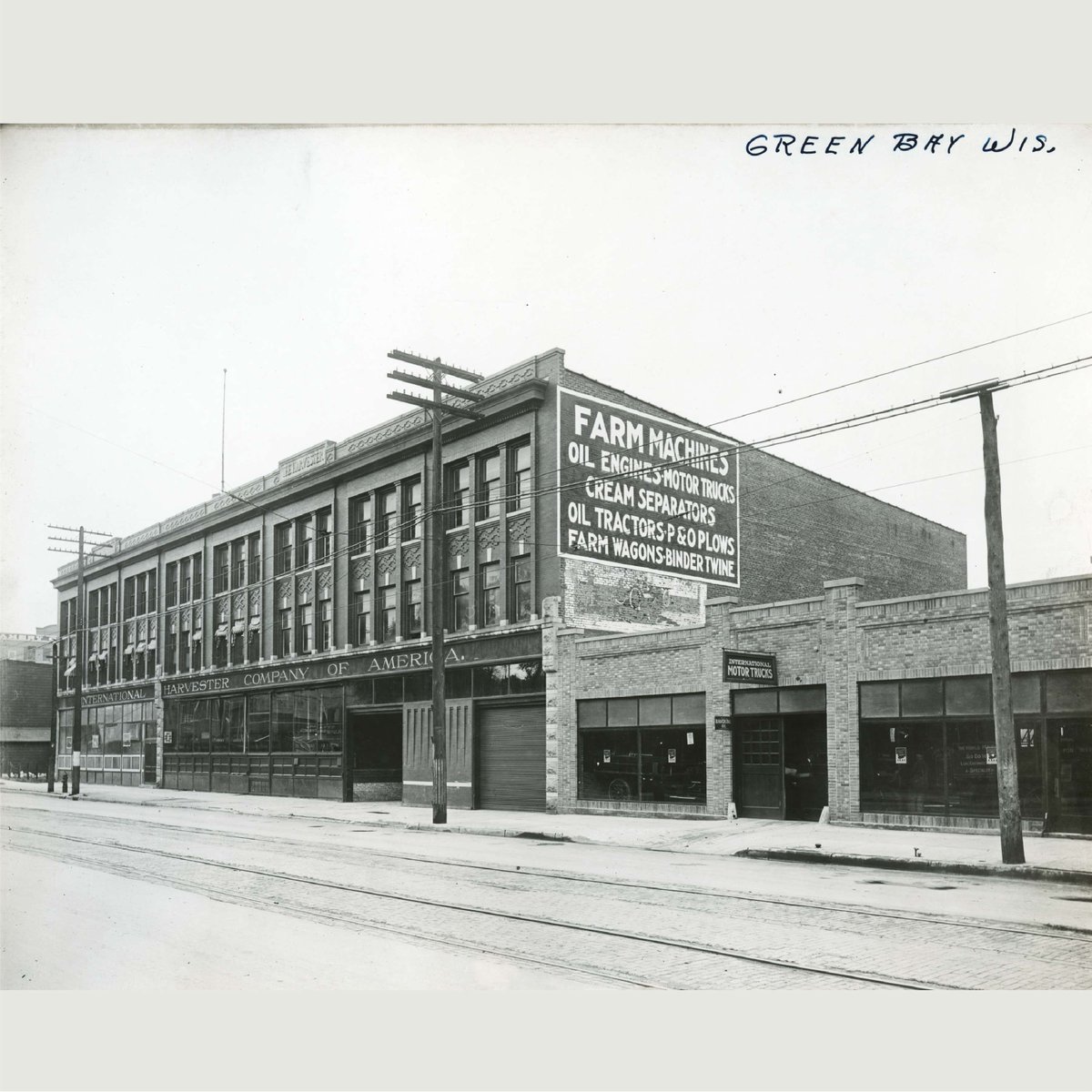 PCITrucks's tweet photo. In the archives: A look at the old International Harvester office in Green Bay, compared to 2025. Any guesses when this photo might’ve been taken? https://t.co/PFP6txnffK